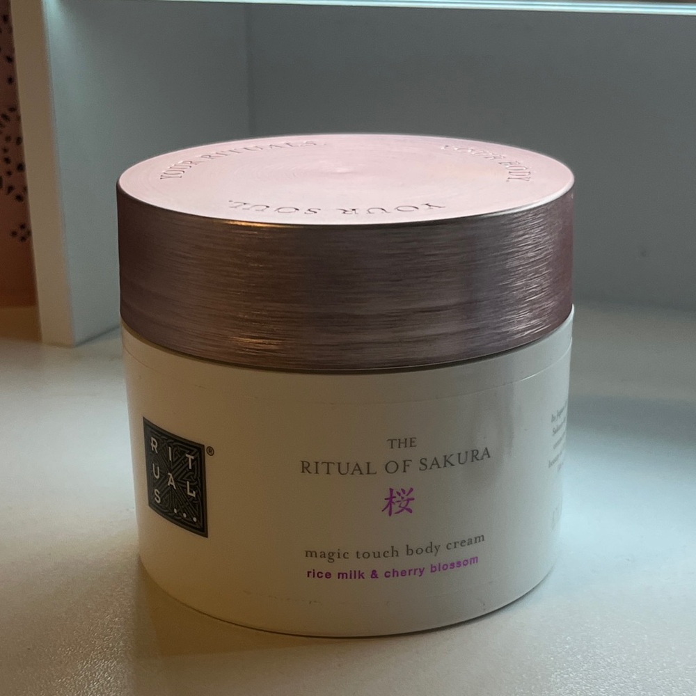 Sakura Cherry Blossom Body Cream with Pink Lid